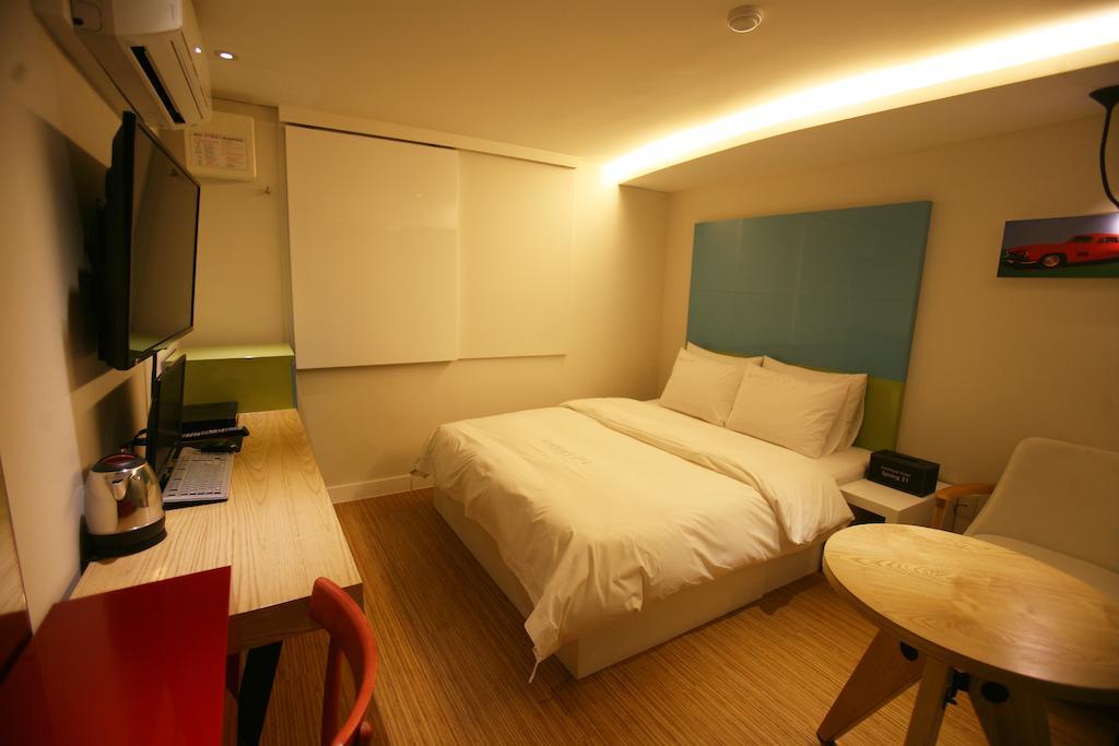 Spring 21 Hotel Sinchon Seoel Buitenkant foto