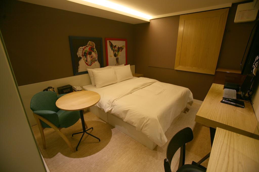 Spring 21 Hotel Sinchon Seoel Buitenkant foto