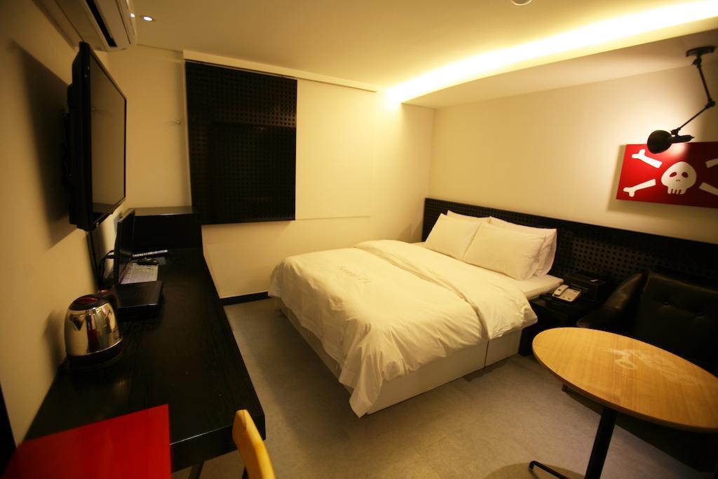 Spring 21 Hotel Sinchon Seoel Buitenkant foto